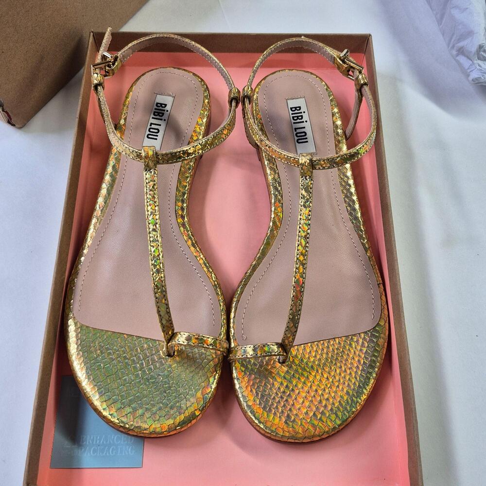 BiBi Lou June Flat Sandals Womens Size 7.5 Gold Toe Loop Leather Strappy